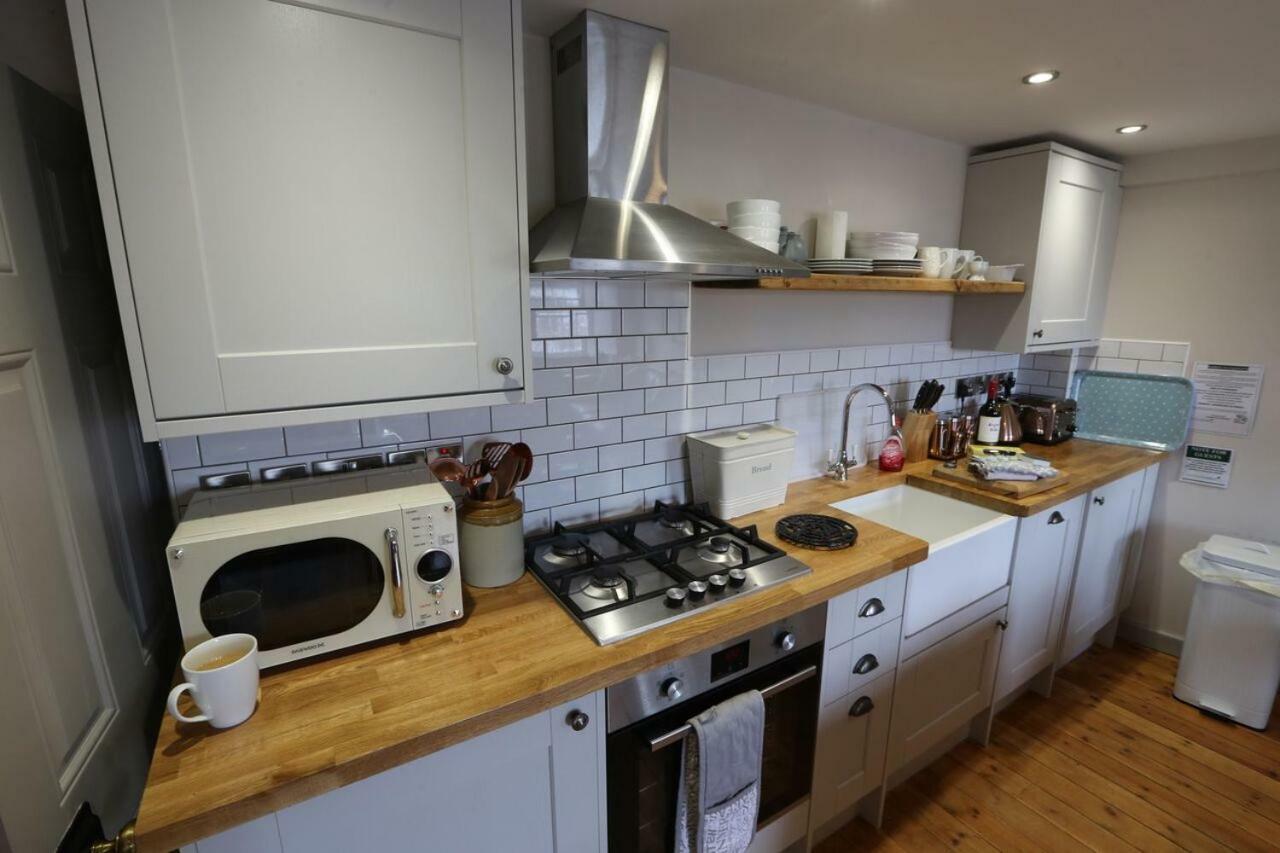 Monmouth House Apartments, Lyme Regis Old Town, Dog Friendly, Parking Esterno foto